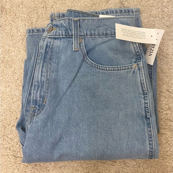 Aritzia - Ocean Mid Rise Baggy Jeans
Brand New
Size: 8/28w
Original price is $98 - Picture 4 of 5